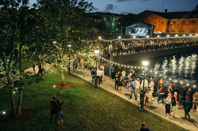 Het New Holland Island stadspark.